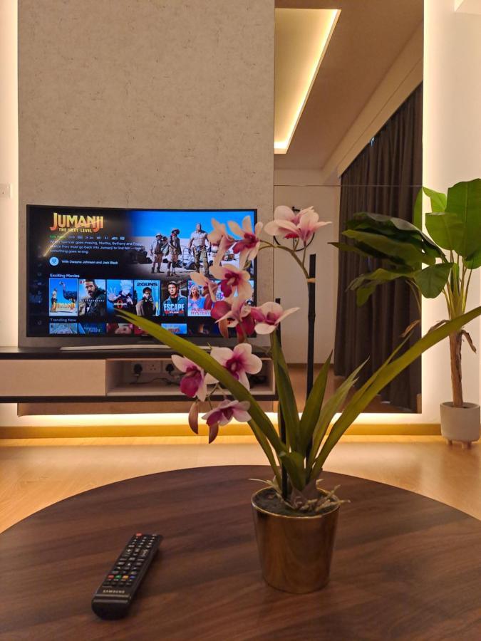 Best Moments Suite 1 Kuantan Bagian luar foto